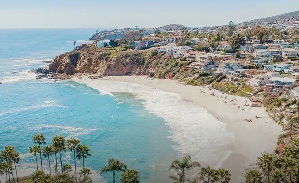 Sun loungers, beach towels - Secluded Luxurious 1bd 2 bth hillside property. Office, Spa and Panoramic view. (LAGUNA BEACH)