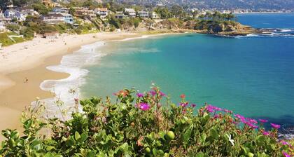 Secluded Luxurious 1bd 2 bth hillside property. Office, Spa and Panoramic view.