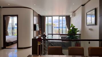 32-inch Smart TV with digital channels, TV