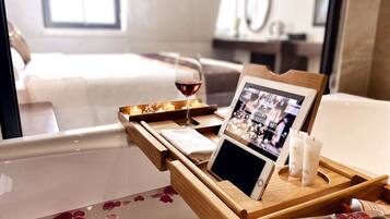 Premium Double Room | Bathroom | Free toiletries, hair dryer, slippers, towels