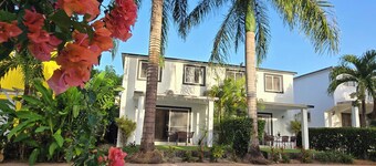 Tranquil and Spacious Townhouse-7 minutes to the beach