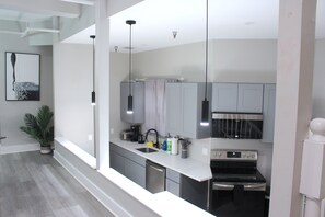 Mikroaaltouuni, uuni, liesi, astianpesukone