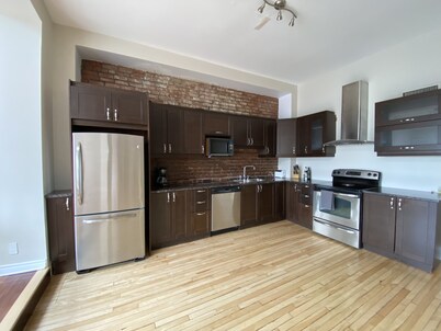 2BR Historic Luxury Retreat in the Heart of Golden Square Mile Downtown Montreal