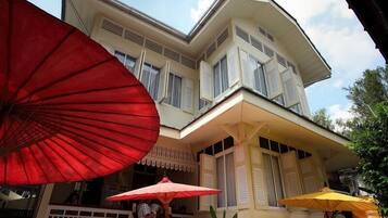 Mặt tiền nơi lưu trú