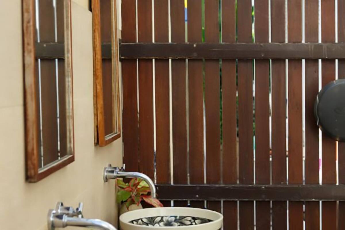 Bathroom | Free toiletries, hair dryer, towels, soap
