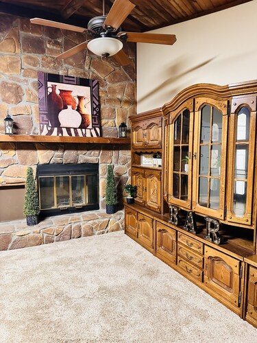 Cabin Retreat 10 min to the Casino & Downtown Water Park White Water Rafting! 