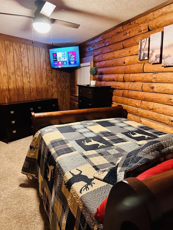 6 bedrooms, desk, iron/ironing board, WiFi