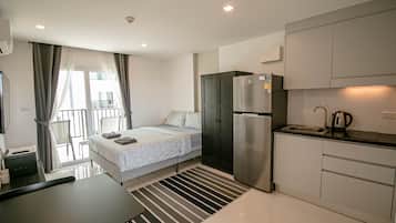 1 bedroom, desk, travel crib, free WiFi
