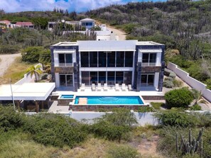 Exterior - Hilltop Mansion | 8 min to Palm Beach | by Bocobay (Noord)