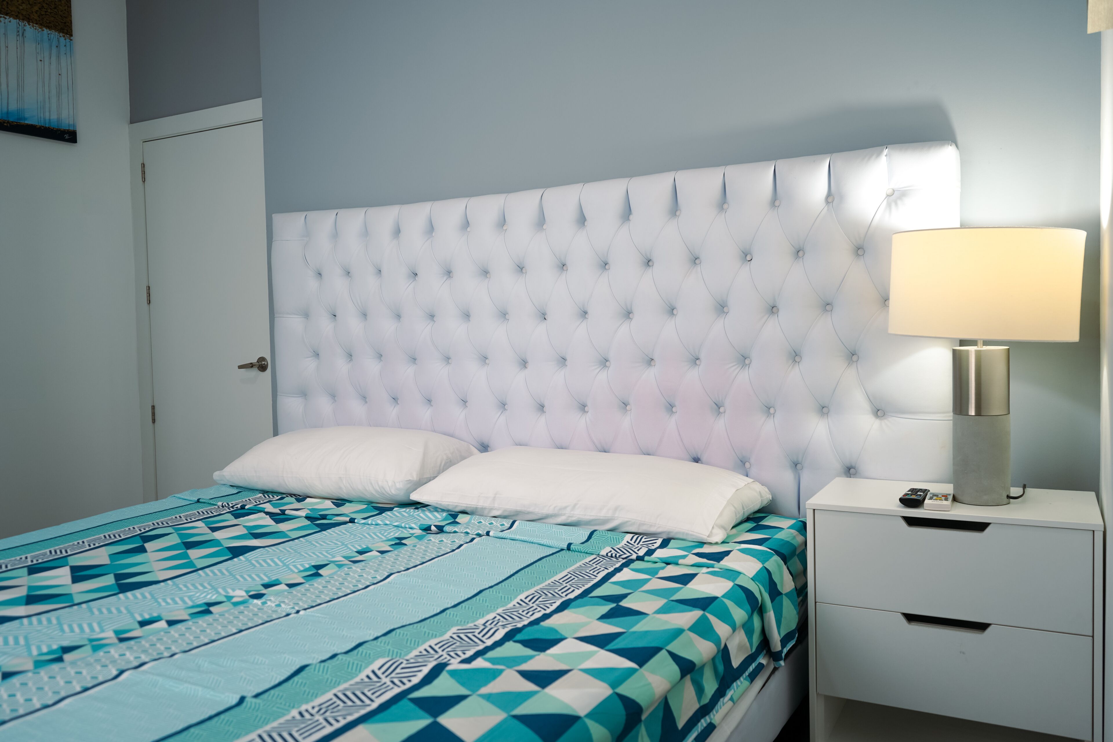 3 habitaciones, tabla de planchar con plancha, wifi y ropa de cama 
