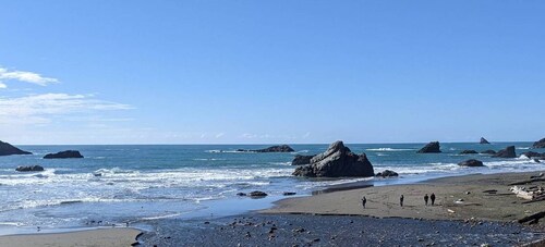 Sparkling Clean, Private & Quiet! Amazing Ocean Views [5]