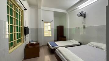 1 غرفة نوم ومساحة عمل للكمبيوتر المحمول وواي فاي مجانًا وملاءات أسرّة