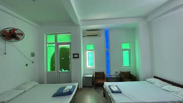 Family Room | Laptop workspace, free WiFi, bed sheets