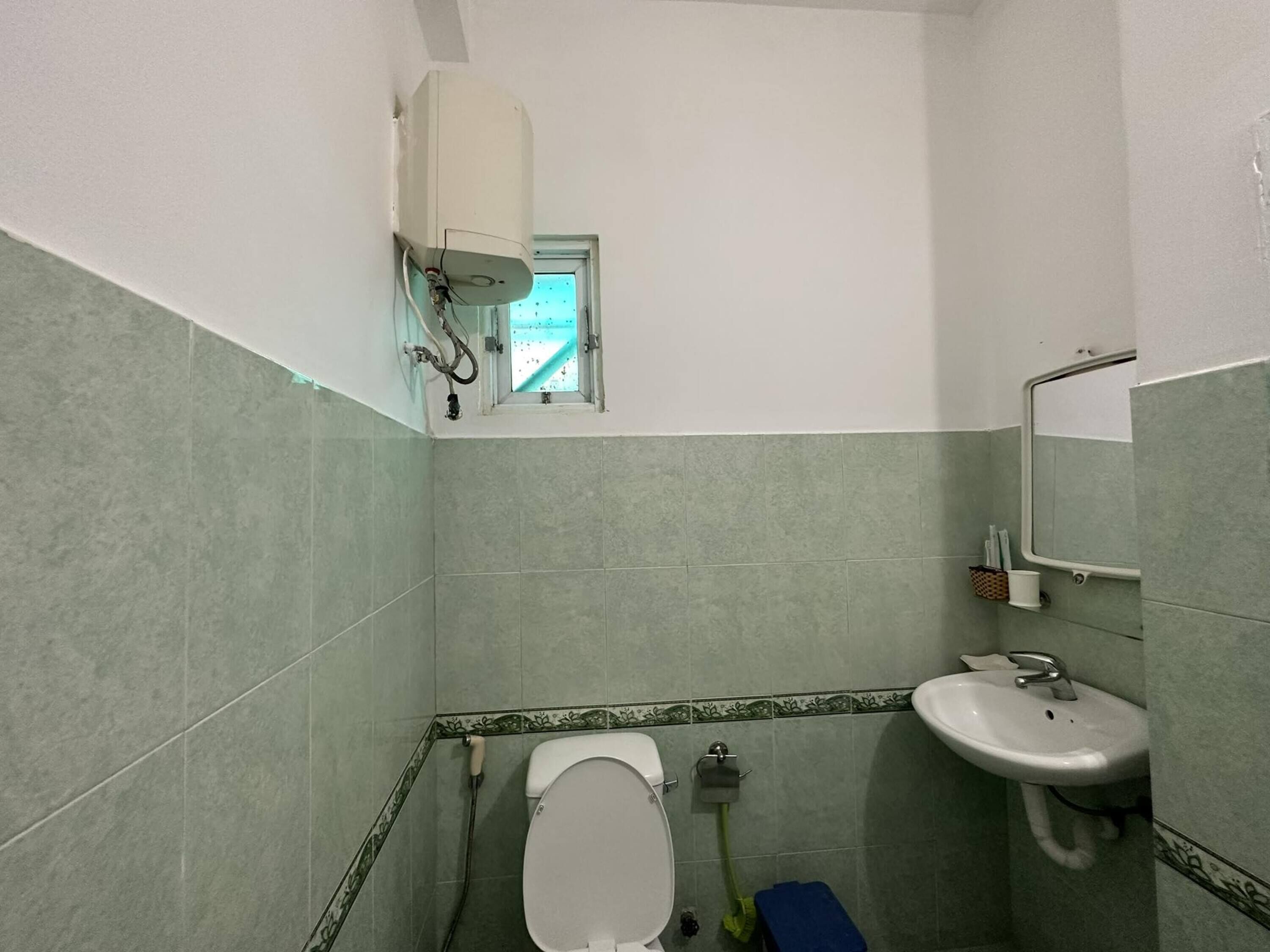 Family Room | Bathroom | Shower, slippers, towels, toilet paper