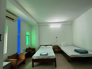 Familjerum | Arbetsyta för laptop, gratis wi-fi och sängkläder