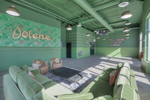 Lobby sitting area - New Listing - Jolene Dream 93 Walk Score (Nashville)