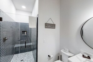 Bathroom - New Listing - Jolene Dream 93 Walk Score (Nashville)