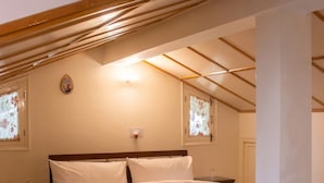 Desk, soundproofing, iron/ironing board (on request), WiFi (free) - BluSalzz Villas - the Pine Tree, Dalhousie - Himachal Pradesh (Dalhousie)