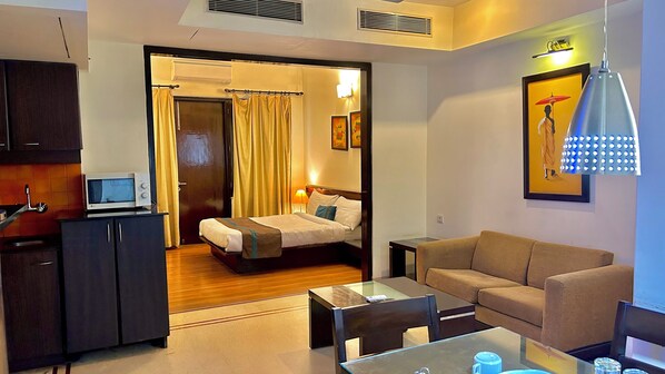 Entire 1BHK Apartments | Hypo-allergenic bedding, desk, laptop workspace, soundproofing - Park Serviced Apartments Cyber City (Gurugram)