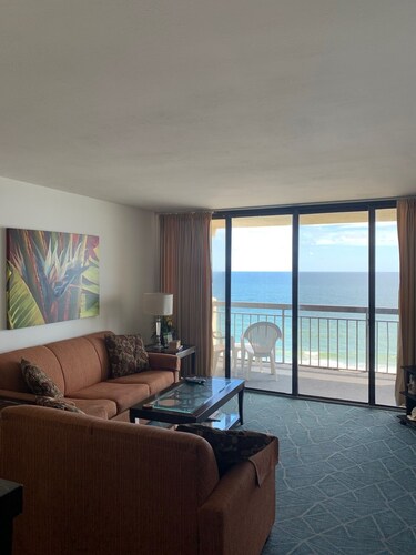 Cozy oceanfront beach condo full of light