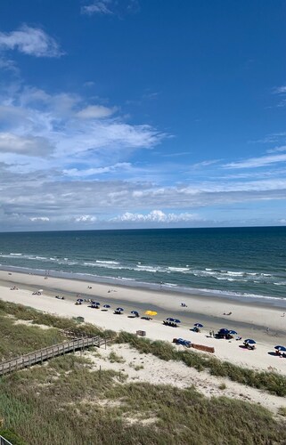 Cozy oceanfront beach condo full of light