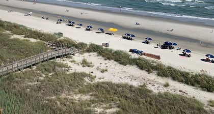 Cozy oceanfront beach condo full of light