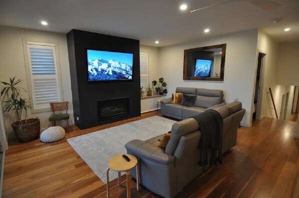 Living area - Modern Mountain View 2 (Jindabyne)