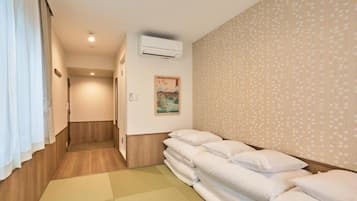 Basic Triple Room, Non Smoking | Desk, laptop workspace, blackout drapes, iron/ironing board