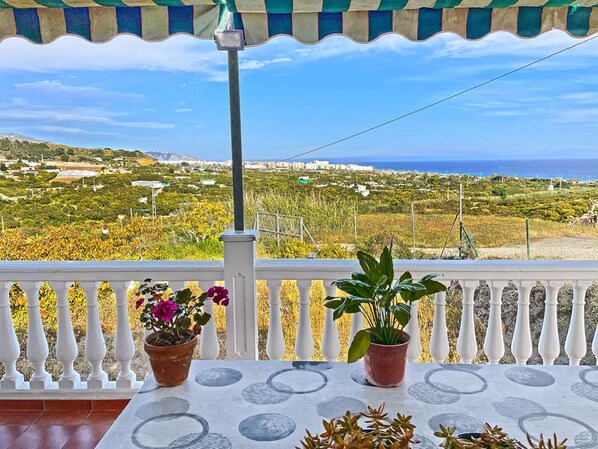 Property grounds - Cosy villa with amazing views (Nerja)