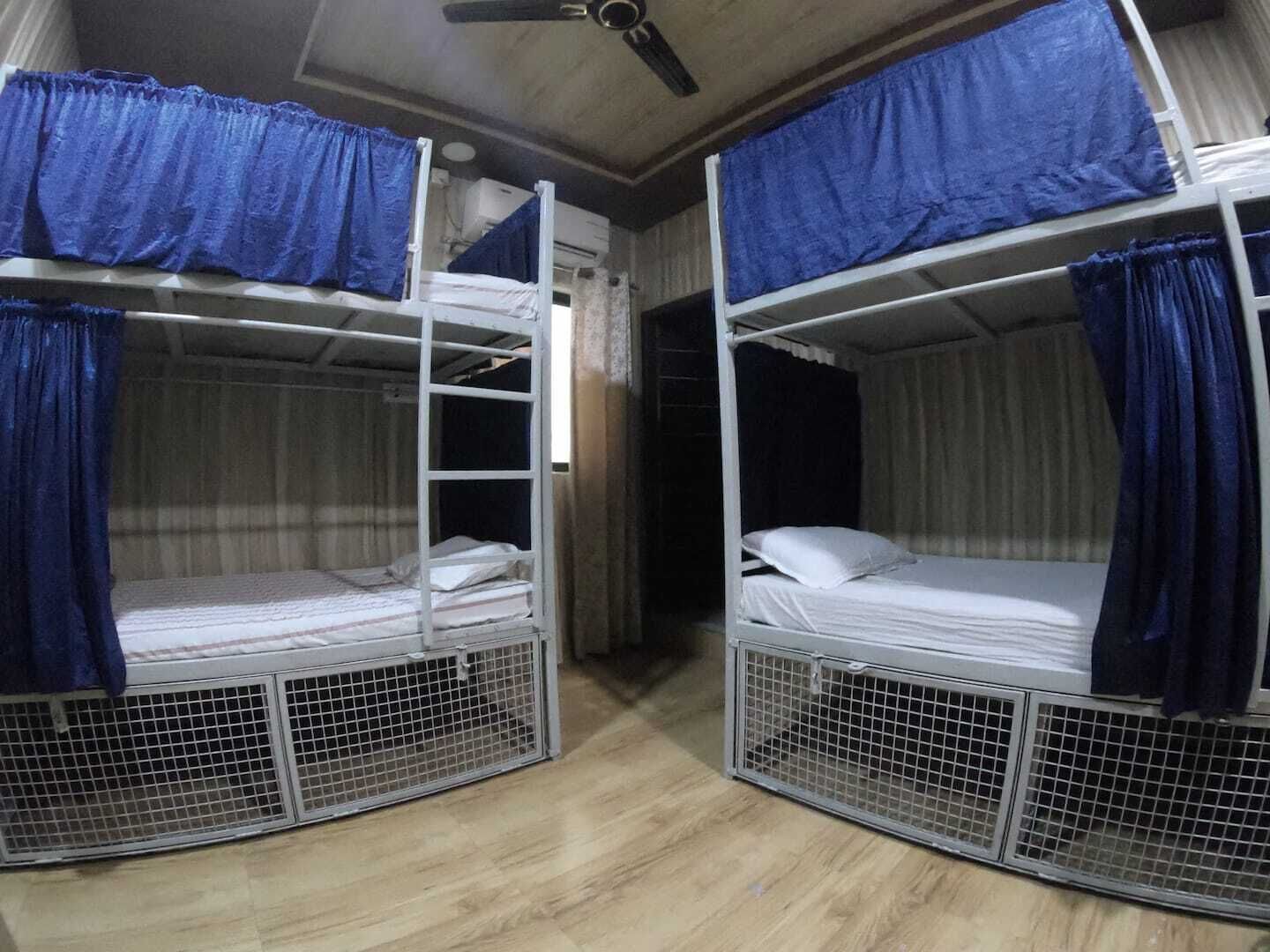 Dorms | Premium bedding, desk, blackout drapes, free WiFi