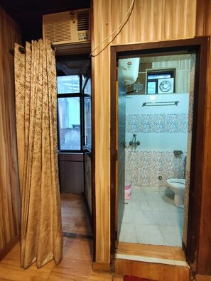 Super Deluxe Room | Bathroom