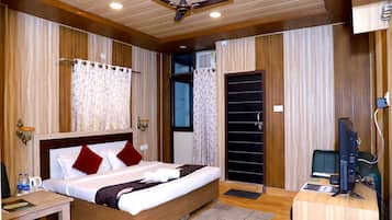 Luxury Double Room | Premium bedding, desk, blackout curtains, free WiFi