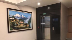 Elevator - Hotel Krishna Kathmandu (Kathmandu)