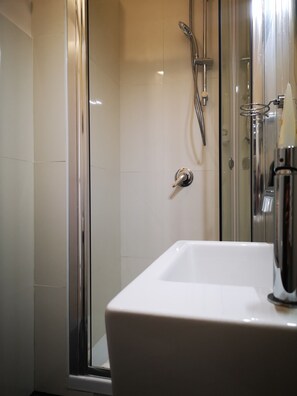 Chambre Double Confort | Salle de bain