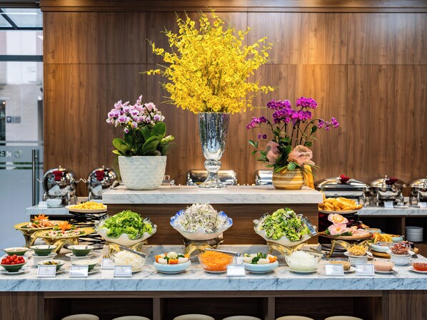 Free daily full breakfast