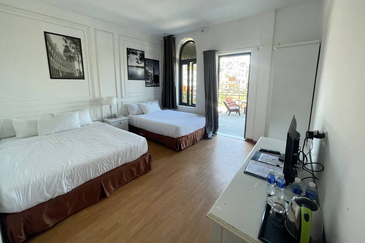 Premium bedding, in-room safe, individually decorated, blackout curtains