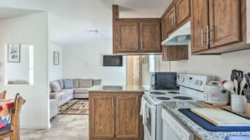 Køleskab, mikrobølgeovn, ovn, kogeplade