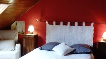 2 bedrooms, iron/ironing board, travel crib, free WiFi