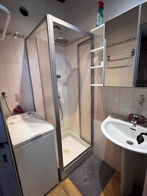 Shower, hair dryer, toilet paper - Au Coeur de la Campagne Correzienne (Saint-Cirgues-la-Loutre)