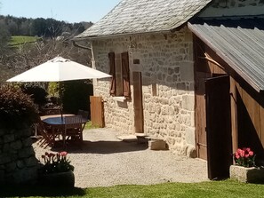 Outdoor dining - Au Coeur de la Campagne Correzienne (Saint-Cirgues-la-Loutre)