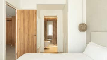 Appartamento Superior, 1 camera da letto, balcone, vista cortile | Biancheria da letto di alta qualità, una cassaforte in camera