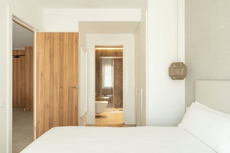 Superior Apartment, 1 Bedroom, Balcony, Courtyard View | Premium bedding, in-room safe, blackout drapes, iron/ironing board