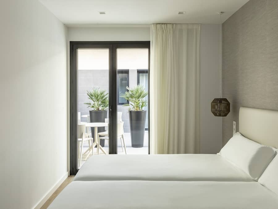 Executive | Premium bedding, in-room safe, blackout drapes, iron/ironing board