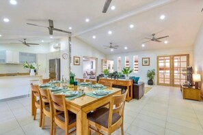 Dining - Darwin Beach House (Brinkin)