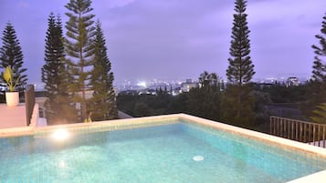 Kolam renang outdoor