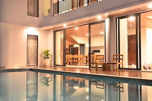 Villa Luxury | Area soggiorno | Smart TV 42 pollici con canali via cavo