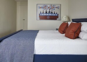 1 bedroom, iron/ironing board, free WiFi, bed sheets - Two double beds, two kingsize beds, two zip/link kingsize beds that can each be two singles, two sin (North Barsham)