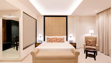 Executive Suite Room | 客房内保险箱、遮光窗帘、免费 WiFi