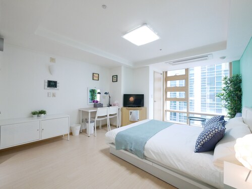 LOVELY PLACE, PRIME LOCATION !