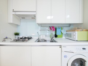 Private kitchen - LOVELY PLACE, PRIME LOCATION ! (서울특별시)